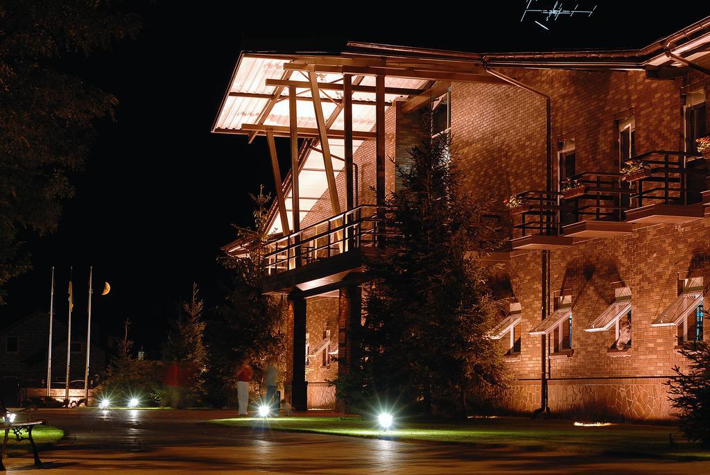 Park-Hotel Butenko Stable Protsev Exterior photo