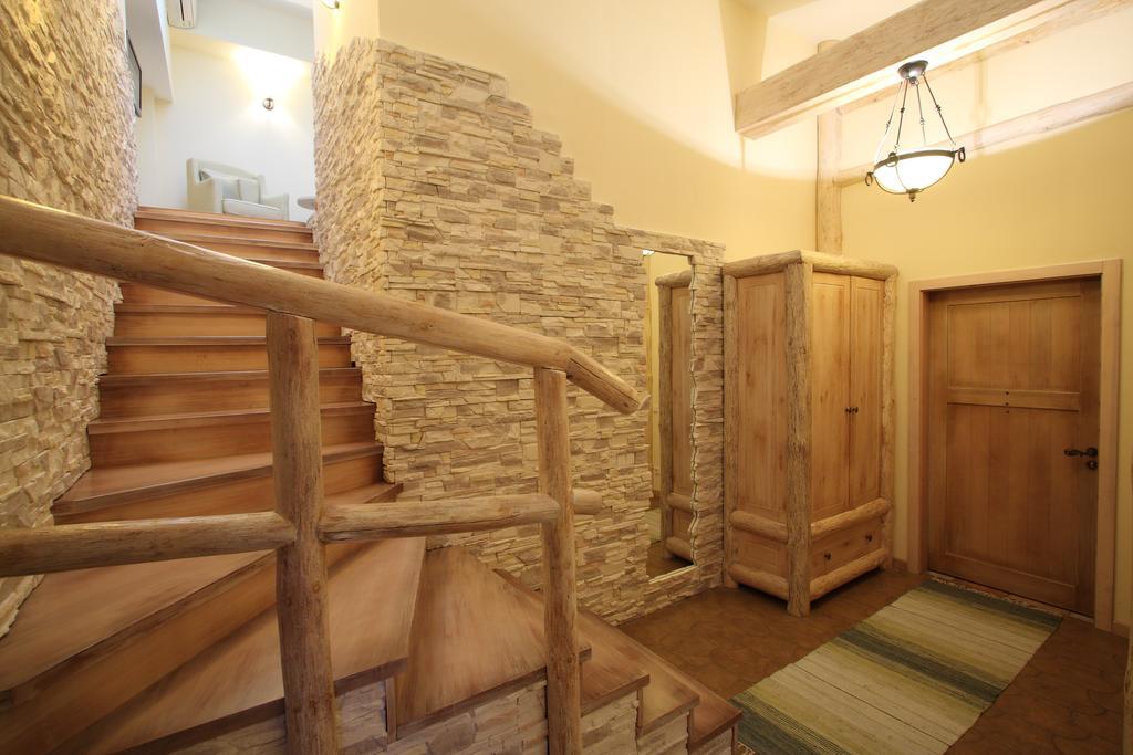 Park-Hotel Butenko Stable Protsev Exterior photo